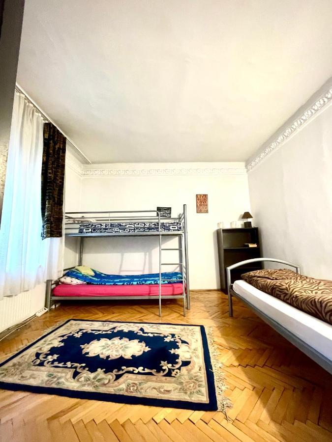 Mosaico Alfetta Hostel Тімішоара Екстер'єр фото